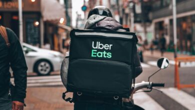 Does Uber Eats Pay Bonuses In 2022? (All You Need to Know)