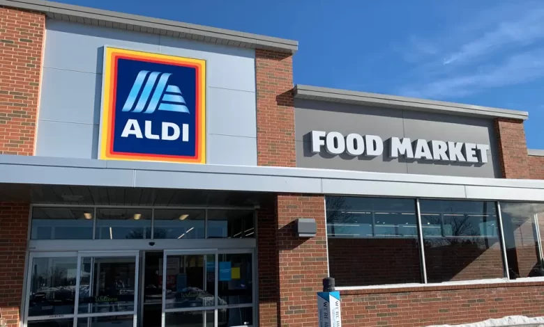 What is Aldi's business model and working culture?